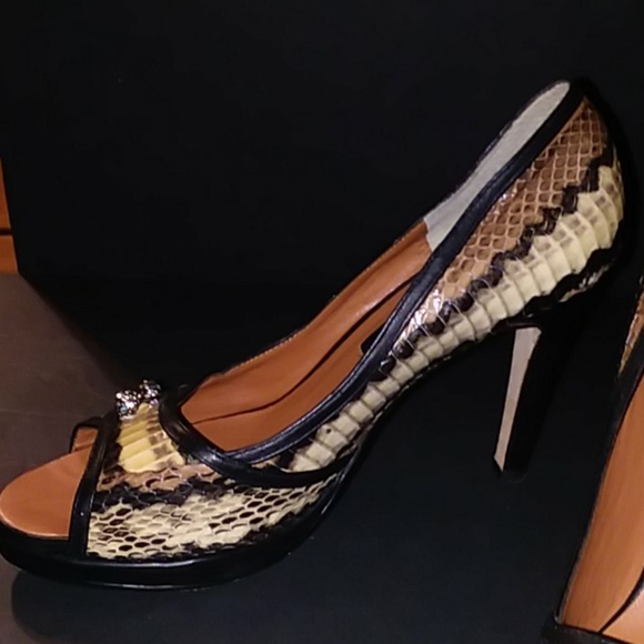 Beverly Feldman Size 7 1/2 M Snake skin 4" Heels - Picture 2 of 6